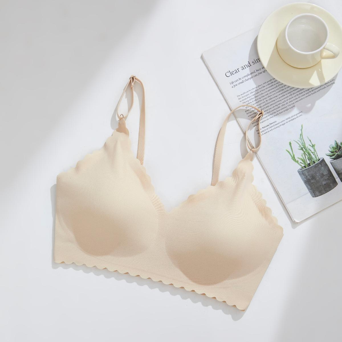 Scalloped Wireless Push Up Bra